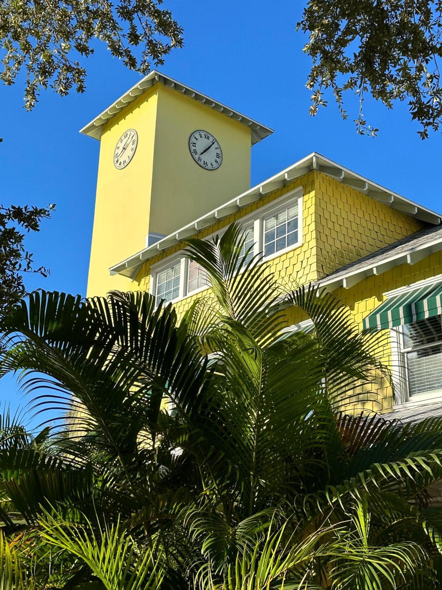 Peninsula Bed & Cocktails Hotel Гълфпорт Екстериор снимка